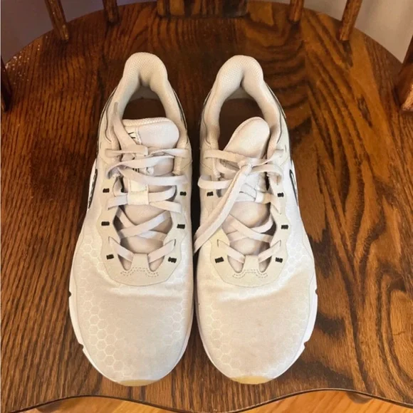 Nike Women's White Leopard Athletic Shoes - Picture 2 of 6